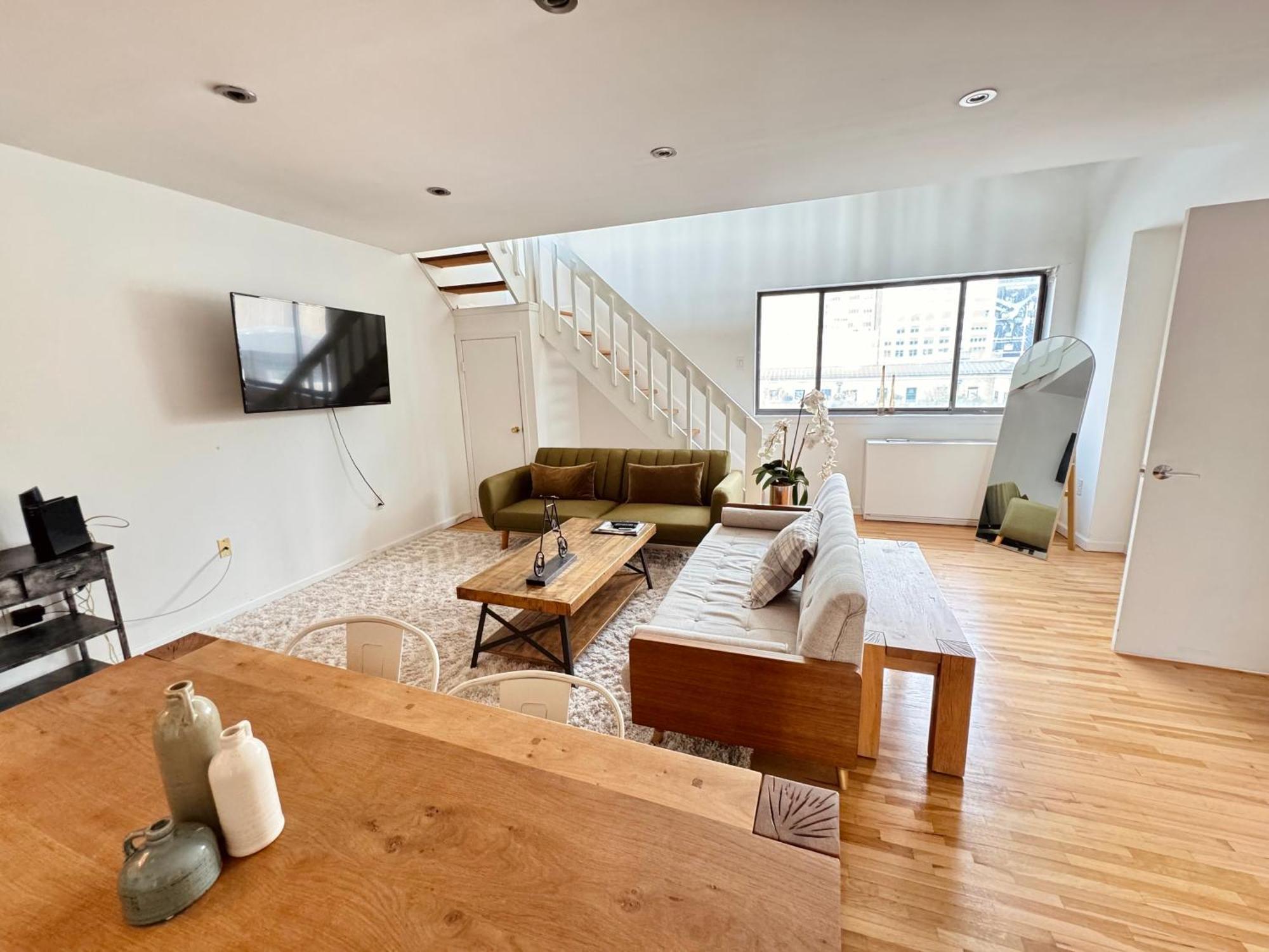 Stylish Duplex Penthouse With Large Outdoor Space Apartamento